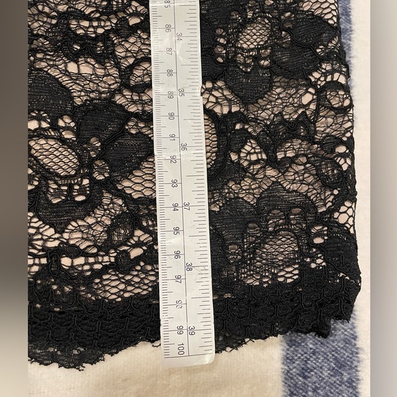 Classic Silhouette Lace Overlay Bodycon Dress - Picture 7 of 9